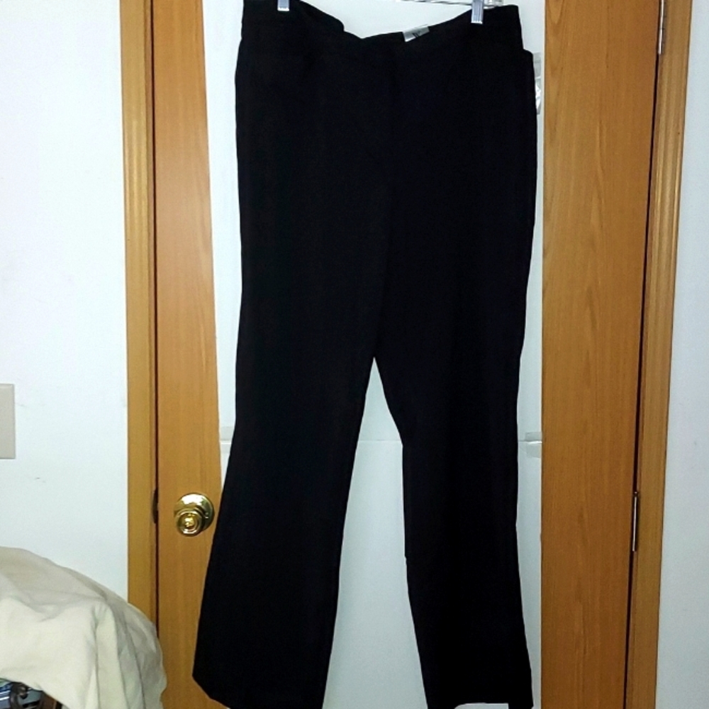 A brand new pair of woman's Trousers 👖